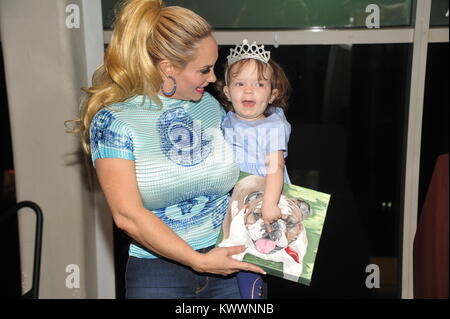 2017 Bash für die Bulldoggen im Kimmel Center für das universitäre Leben, Teil der New York University in New York City. Mit: Coco Austin, Chanel Nicole Wo: New York City, New York, United States Wenn: 04 Dez 2017: Rob Rich/WENN.com Stockfoto