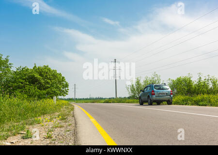 Reisen auf ein SUV Auto, Hyundai Tucson auf der Straße Stockfoto