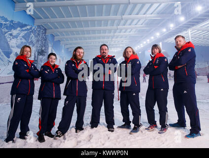 ParalympicsGB Athleten (links-rechts) Jennifer Kehoe, Menna Fitzpatrick, Owen, Ben Moore, James Barnes-Miller, Millie Ritter und Brett Wild während der ParalympicsGB 2018 Winter Olympics Alpin und Snowboard Team Ankündigung, Am Snowcenter, Hemel Hempstead. Stockfoto