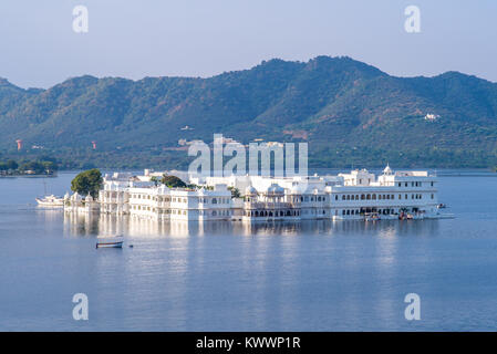 Lake Palace in der weißen Stadt, Udaipur, Rajasthan Stockfoto