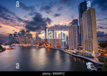 Brisbane. Stadtbild bild Skyline von Brisbane, Australien während der dramatischen Sonnenuntergang. Stockfoto