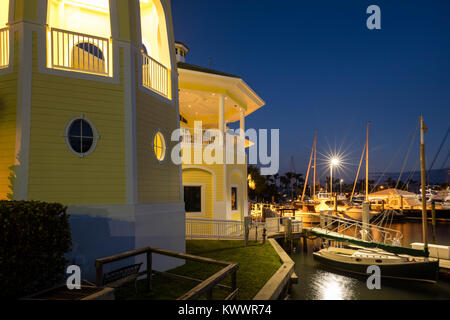 Dämmerung über dem Neapel Segeln und Yacht Club, Naples, Florida, USA Stockfoto