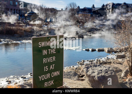 Pagosa Springs, Colorado - Hot Springs Resorts im Winter am Ufer des San Juan River. Stockfoto