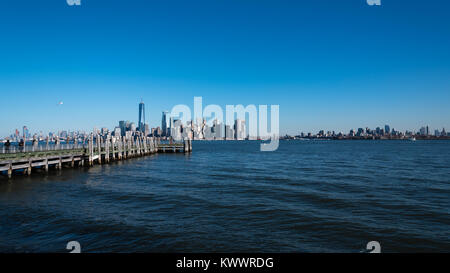 Lower Manhattan, Ansicht von Liberty Island, New York. Stockfoto