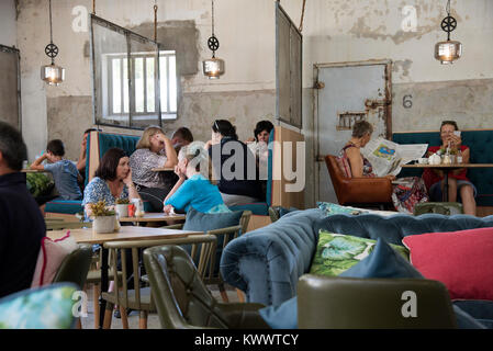 Paarl, Western Cape, Südafrika. Dezember 2017. In einem Restaurant im alten Gefängnis gelegen. Stockfoto