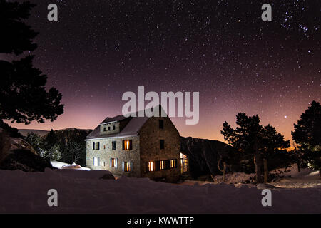 Ulldeter Unterschlupf in den Pyrenäen Stockfoto