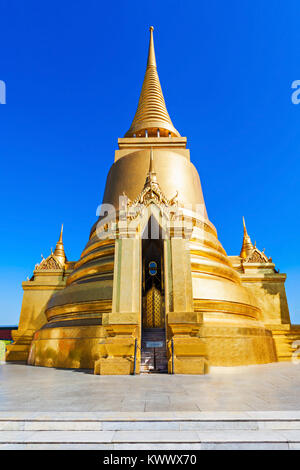 Phra Sri Rattana Chedi in Sri Lanka Stil im Wat Phra Kaew Tempel in Bangkok, Thailand Stockfoto
