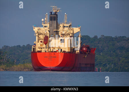 Schiff durch den Panamakanal, Gatun See, Republik Panama. Stockfoto