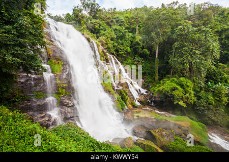 Wachirathan Wasserfälle sind Wasserfälle im Chom Thong Bezirk, Provinz Chiang Mai, Thailand Stockfoto