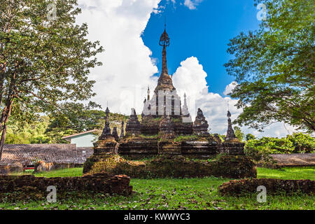 Chedi im Wat Tham Chiang Dao, Thailand Stockfoto