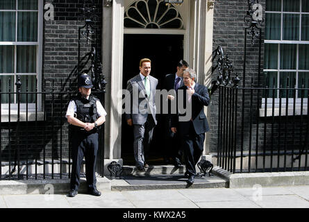 Arnold Schwarzenegger trifft der britische Premierminister Tony Blair in der Downing Street 10, London. 26. Juni 2017. Stockfoto