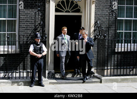 Arnold Schwarzenegger trifft der britische Premierminister Tony Blair in der Downing Street 10, London. 26. Juni 2017. Stockfoto