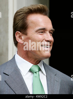 Arnold Schwarzenegger trifft der britische Premierminister Tony Blair in der Downing Street 10, London. 26. Juni 2017. Stockfoto