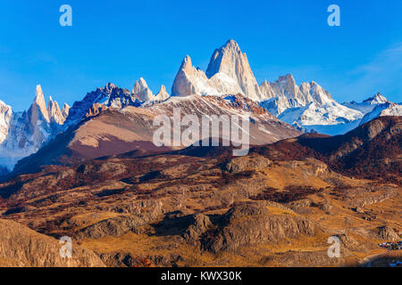 Fitz Roy Berg Luftaufnahme. Fitz Roy ist ein Berg in der Nähe von El Chalten, Dorf im südlichen Patagonien auf der Grenze zwischen Chile und Argent entfernt Stockfoto