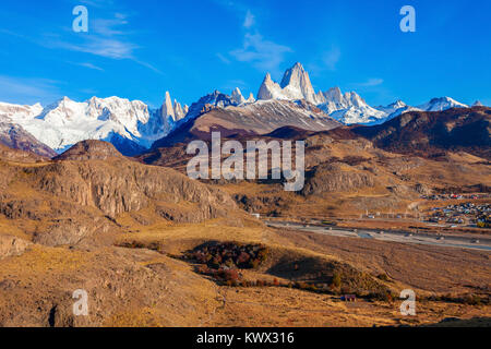 Fitz Roy Berg Luftaufnahme. Fitz Roy ist ein Berg in der Nähe von El Chalten, Dorf im südlichen Patagonien auf der Grenze zwischen Chile und Argent entfernt Stockfoto