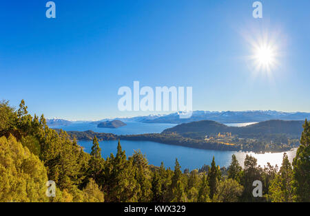 Nahuel Huapi Nationalpark Panoramablick vom Cerro Campanario Aussichtspunkt in Bariloche, Patagonia Region in Argentinien. Stockfoto