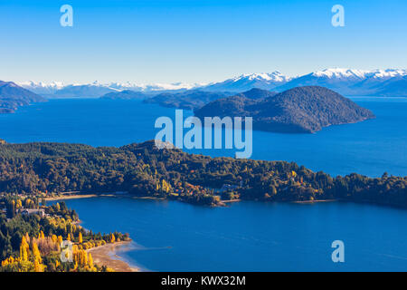 Nahuel Huapi National See Luftbild vom Cerro Campanario Aussichtspunkt in Bariloche, Patagonia Region von Argentinien. Stockfoto