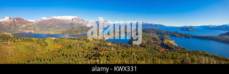 Nahuel Huapi Nationalpark Panoramablick vom Cerro Campanario Aussichtspunkt in Bariloche, Patagonia Region in Argentinien. Stockfoto