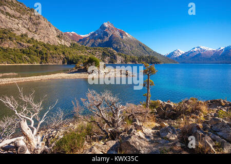 Schönheit See und Berge Landschaft in Nahuel Huapi Nationalpark, in der Nähe von Bariloche, Patagonia Region in Argentinien. Stockfoto