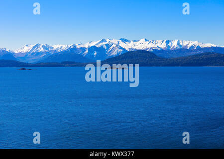 Schönheit See und Berge Landschaft in Nahuel Huapi Nationalpark, in der Nähe von Bariloche, Patagonia Region in Argentinien. Stockfoto