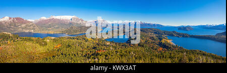 Nahuel Huapi Nationalpark Panoramablick vom Cerro Campanario Aussichtspunkt in Bariloche, Patagonia Region in Argentinien. Stockfoto