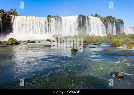 Devil's Throat (Garganta del Diablo) ist das größte der Iguazu Wasserfälle Stockfoto