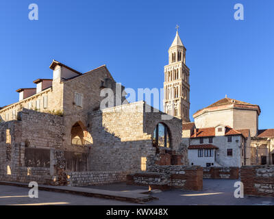 Das ethnographische Museum & St. Domnius Glockenturm der Kathedrale, Split, Kroatien Stockfoto