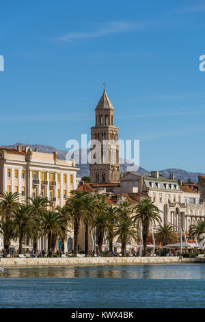 Split Skyline der Stadt domniated vom Glockenturm der Kathedrale, Kroatien Stockfoto