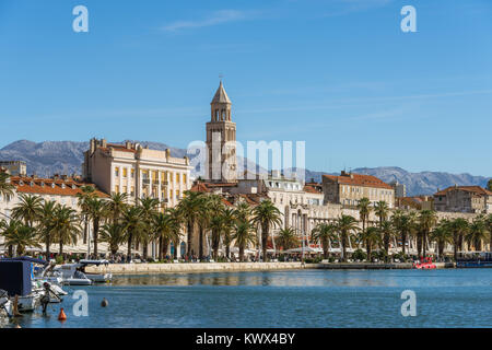 Split City Skyline vom Glockenturm der Kathedrale, Kroatien dominiert Stockfoto