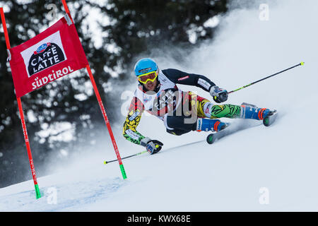 Alta Badia, Italien vom 17. Dezember 2017. BREITFUSS KAMMERLANDER S. (Bol) konkurrieren in der Audi FIS Alpine Ski World Cup Men Riesenslalom Stockfoto
