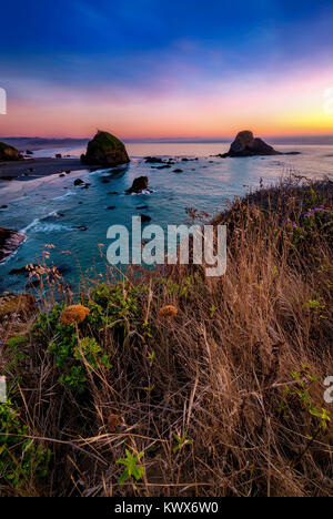 Farbe Bild eines schönen Sonnenuntergang mit Blick auf den Pazifischen Ozean in Nordkalifornien. Stockfoto