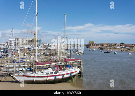 Boote auf dem Fluss Adur, Shoreham-by-Sea, West Sussex, England, Vereinigtes Königreich Stockfoto