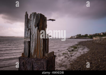 Nahaufnahme einer alten Werft Holz in der Nähe von Appledore in Devon Stockfoto