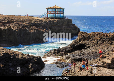 Natürlich vorkommenden Pool inder Felsen an Baracona, in der Nähe von Terra Boa, der Insel Sal, Salinas, Kap Verde, Afrika Stockfoto