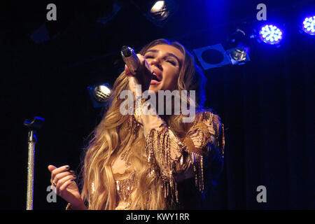 Megan McKenna führt auf dem Palace Theatre, Westcliff-on-Sea, Essex bietet: Megan MeKenna Wo: Westcliff On Sea, Großbritannien Wann: 05 Dec 2017 Credit: WENN.com Stockfoto