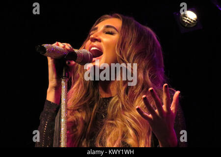 Megan McKenna führt auf dem Palace Theatre, Westcliff-on-Sea, Essex bietet: Megan MeKenna Wo: Westcliff On Sea, Großbritannien Wann: 05 Dec 2017 Credit: WENN.com Stockfoto