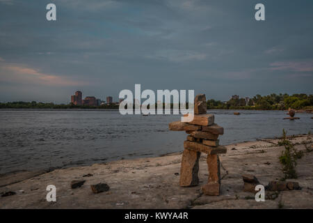 OTTAWA, ONTARIO/KANADA - Sonnenuntergang am Ottawa River. GATENAU ANZEIGEN. Stockfoto