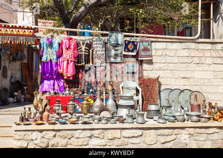 Souvenir Markt in der Altstadt von Baku, Aserbaidschan. Die Innere Stadt ist der historische Kern von Baku und UNESCO-Weltkulturerbe. Stockfoto