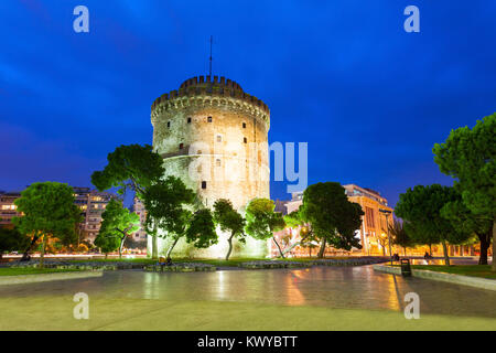 Der weiße Turm von Thessaloniki ist ein Denkmal und Museum an der Küste von Thessaloniki, der Hauptstadt der Region Mazedonien in Nordgriechenland Stockfoto