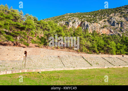 Das Stadion von Delphi liegt auf dem höchsten Punkt der archäologischen Stätte von Delphi. Delphi war eine wichtige antike griechische religiöse Heiligtum der Heiligen Stockfoto