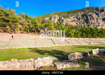 Das Stadion von Delphi liegt auf dem höchsten Punkt der archäologischen Stätte von Delphi. Delphi war eine wichtige antike griechische religiöse Heiligtum der Heiligen Stockfoto