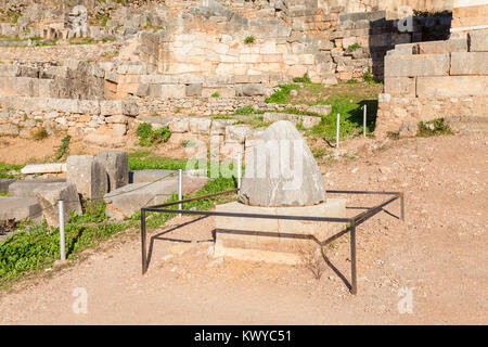 Die Heiligen Omphalos Stein, Nabel der Welt, mit anderen Worten, die Mitte der Welt in Delphi. Delphi war eine wichtige antike griechische religiösen sanc Stockfoto