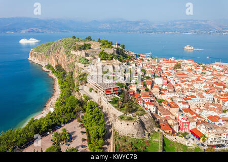 Nafplio Antenne Panoramablick vom Palamidi Festung. Nafplio ist eine Hafenstadt in der Halbinsel Peloponnes in Griechenland. Stockfoto