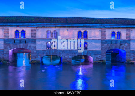 Barrage Vauban in der Dämmerung, Straßburg, Elsaß, Bas-Rhin, Frankreich Stockfoto