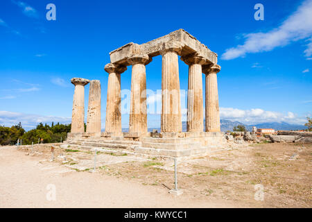 Tempel des Apollo im antiken Korinth, Halbinsel Peloponnes, Griechenland. Antike Korinth war einer der größten und wichtigsten Städte Griechenlands. Stockfoto