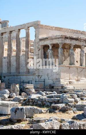 Panoramablick Hintergrund mit Akropolis, Halle von Karyatiden, Erechtheion Tempel in Athen, Griechenland Stockfoto