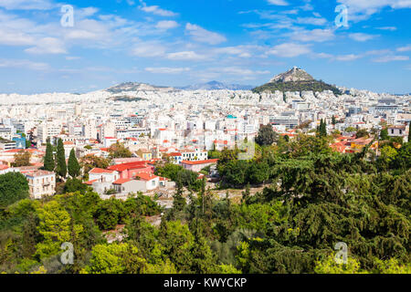 Mount Lycabettus, auch als Lykabettos, Lycabettos oder Lykavittos bekannt. Es ist eine Kreide Kalkstein Hügel in Athen, Griechenland. Stockfoto