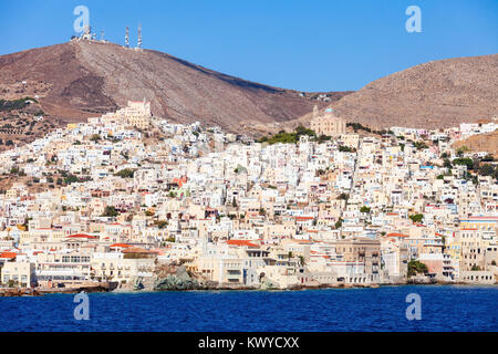 Ermoupoli und Ano Syros Städte auf der Insel Syros. Oder Syros Syros ist eine griechische Insel der Kykladen, in der Ägäis. Stockfoto