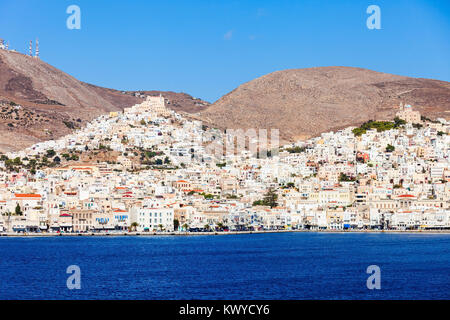 Ermoupoli und Ano Syros Städte auf der Insel Syros. Oder Syros Syros ist eine griechische Insel der Kykladen, in der Ägäis. Stockfoto