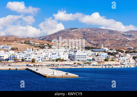 Die Insel Tinos Luftaufnahme. Tinos ist eine griechische Insel in der Ägäis, in der Inselgruppe der Kykladen, Griechenland. Stockfoto